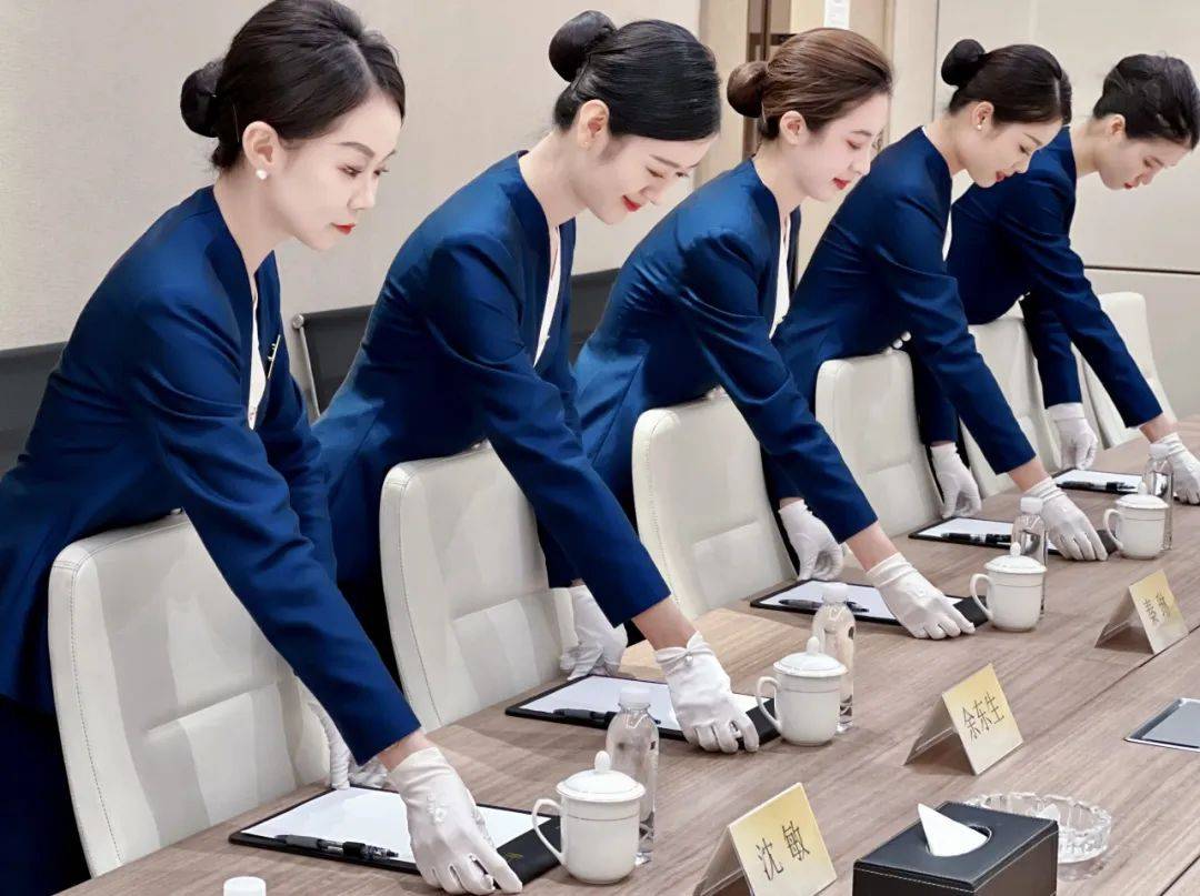 引入三军仪仗队礼仪标准，越秀服务打造臻越体系形象名片